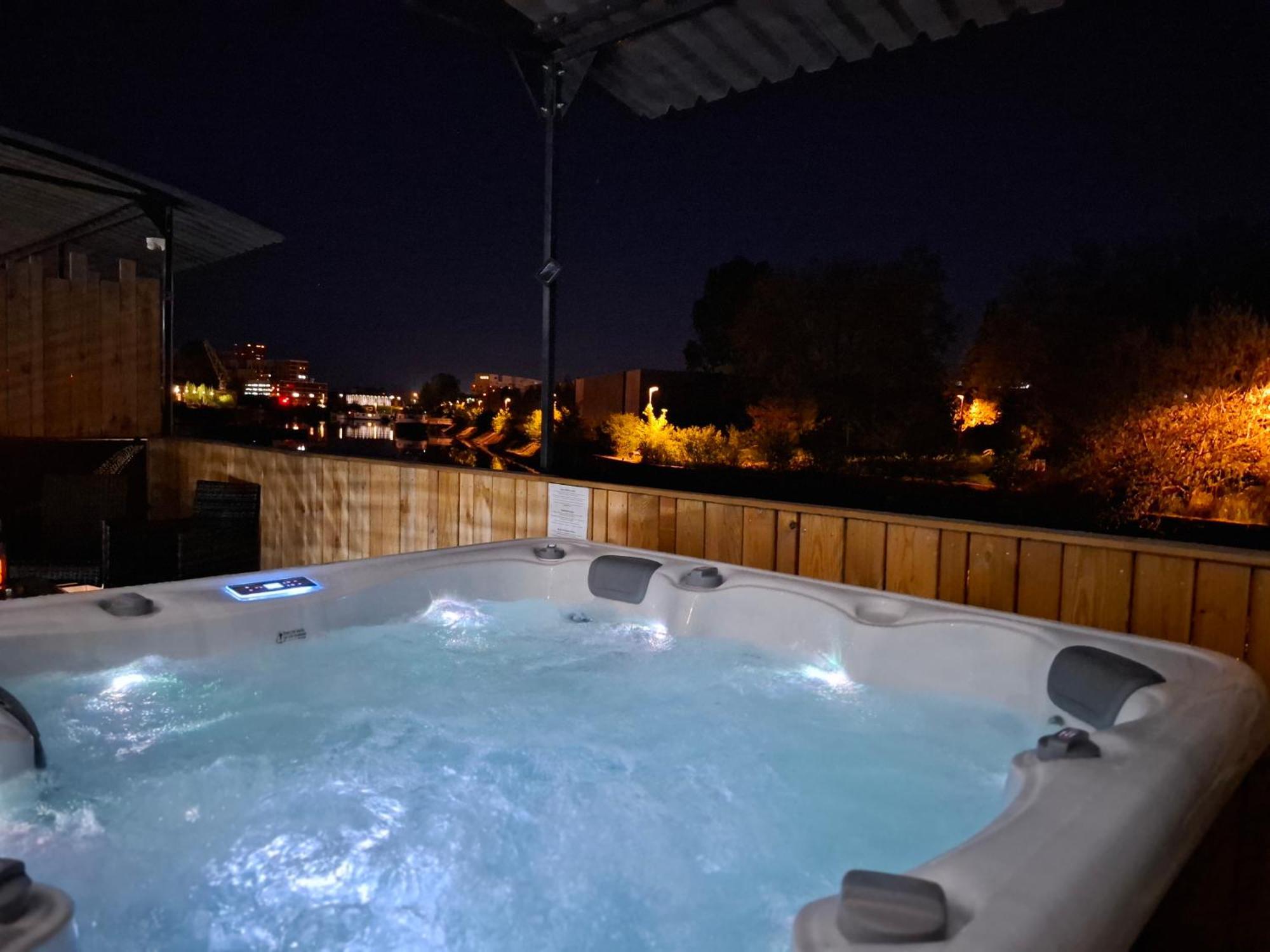 La Peniche De Fabrice Avec Jacuzzi Privatif Apartment สตราสบูร์ก ภายนอก รูปภาพ