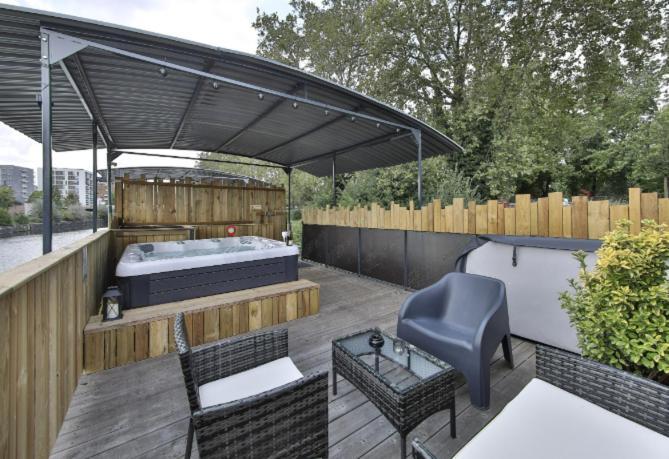 La Peniche De Fabrice Avec Jacuzzi Privatif Apartment สตราสบูร์ก ภายนอก รูปภาพ